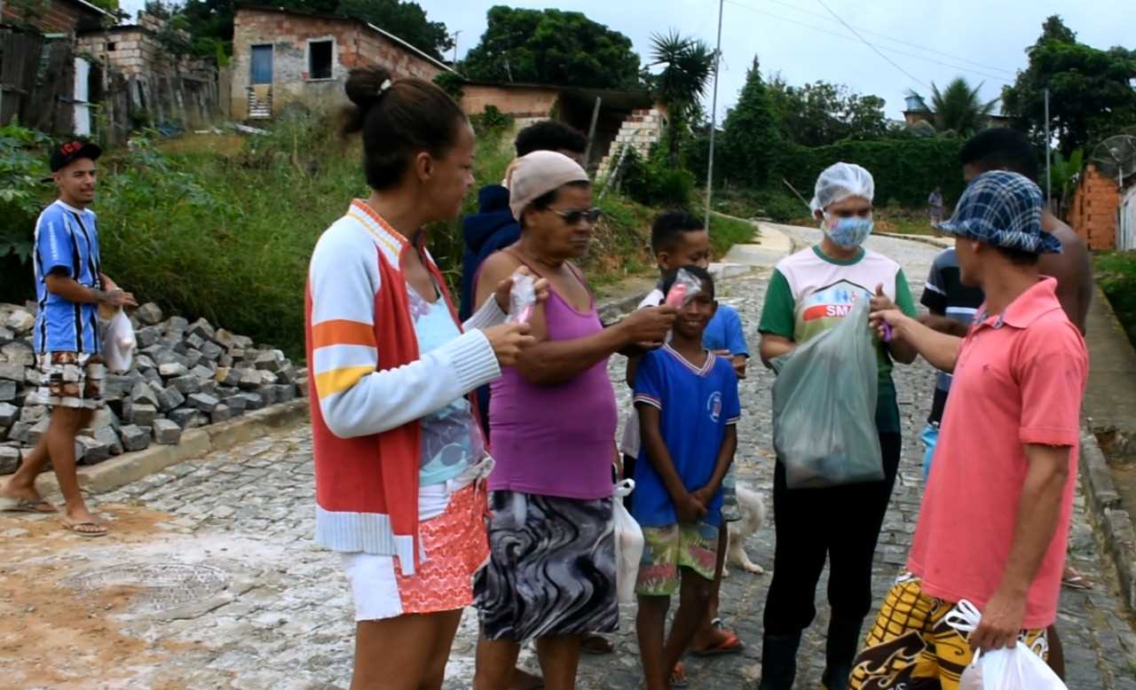 Camacã: Secretaria de Assistência Social faz entrega de pães e máscaras no Bairro Joana Angélica